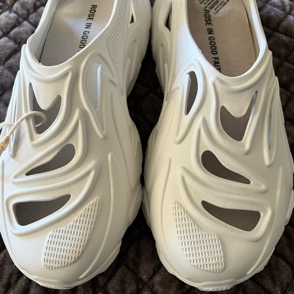 Rose In Good Faith Shoes in men's size 9 are a stylish and comfortable - Picture 6 of 9